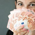 RZS: U Srbiji najviše zarađuju muškarci od 35 do 39 godina i žene od 30 do 34 godine