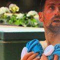 Pakao života u Parizu: Novak Đoković se hladio na neobičan način protiv Fonseke, kamere sve snimile