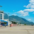 Jake policijske snage na aerodromu Tivat: Zadržan čarter let iz Beograda, u toku provera 90 putnika