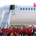 Spektakl u Madridu! Šampioni sveta stigli kući, Rodri nije ispuštao pehar iz ruku, čeka se veliko slavlje