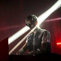 Preminuo Kavinski, francuski producent elektronske muzike čija je pesma „Nightcall“ obeležila film „Drive“