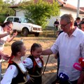 Vučić u poseti Jablaničkom okrugu, u Medveđi obilazi ugrožene porodice