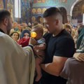 Sloba Radanović odveo malog Damjana na prvi pričest: Pevač drži sina u naručju, prizor raznežio mnoge (foto)