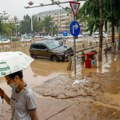 Dva vatrogasca poginula, 30.000 osoba evakuisano zbog poplava u Kini