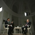 Novinarska objektivnost na ispitu: Da li je Taker Karlson zbog intervjua sa Putinom profesionalac ili izdajnik?