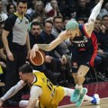 Košarkaš Francuske šokirao frizurom na meču protiv BiH: Nikome nije jasno kako je našao ovu boju farbe