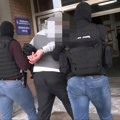 Filmsko hapšenje u Novom Sadu, policija upala u kafić, oborila dvojicu muškaraca tražeći pištolj