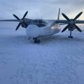 Na ruskom avionu An-24 pukla guma prilikom sletanja: Nema povređenih