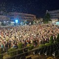 Karnevalska atmosfera u Čačku: Spektakularno otvaranje “Etnofesta“ (FOTO)