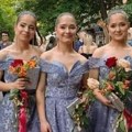 Ove maturantkinje bliznakinje iz Banja Luke oduševile region! Svi gledaju u njihove haljine: "Blago majci koja ih je rodila"…