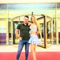 Ko je menadžer najpopularnijih pevača u Srbiji? Svi ga znaju kao Bridžis, a malo ko zna kako on izgleda! Čovek sam koji zna da…