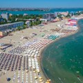 Prazne plaže i puste ležaljke: Komšijama "pukla" sezona zbog velikog rasta cena