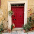 Boja kapije otkriva energiju doma: Ako je siva, možda i poštar okleva da vam pozvoni