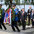 Đurić i Sar položili vence na spomenik jevrejskim žrtvama - Menora u plamenu