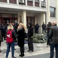 Studenti iz Čačka proveli noć ispred Gradske uprave