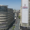 Bela čiopa u centru pažnje: Uklanja se reklamno platno sa Palate Albanija