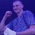 Ludi letnji ples, alkohol i otkopčana košulja Nikola Jokić slavio sa saigračima u "gradu greha" (video)