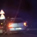 Jeziva scena na putu Rivica-Vrdnik Automobil završio na krovu (VIDEO)