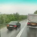 "Mogao je da pobije nečiju decu": Novi snimak vožnje od koje podilazi jeza kod Novog Sada: Svi se pitaju - dokle više…