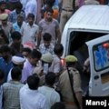 Najmanje 121 osoba, uglavnom žena, poginula u stampedu na verskom skupu u Indiji