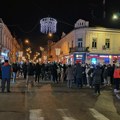 Protest podrške studentima i u Rumi: Veći broj građana blokirao raskrsnicu