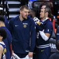 Jokić sa klupe gledao poraz denvera: Šampion srušio Nagetse posle drame u poslednjem meču NBA predsezone! (video)