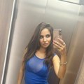 Obukla crni kombinezon, a razrez skoro do pupka: Sandra zavodljivo pozirala ispred ogledala: Muškarci ovaj snimak ne prestaju…