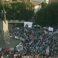 (BLOG) "Sve se vidi na Vidovdan": U toku glavni program studentskog skupa, veliki broj građana na glavnom trgu u Kraljevu