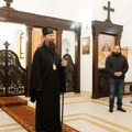 Vladika Ilarion i monasi Visokih Dečana posetili porodicu Rašković u selu Dren