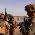 Makron kapitulirao pred huntom: Francuska vojska se povlači