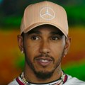 Hamilton: Ludo je testirati samo četiri bolida