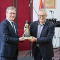 Pesnik Nikola Vujčić primio nagradu „Desanka Maksimović“ za životno delo