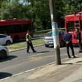 Sudarili se trola i dva automobila, nastao haos u Vojislava Ilića