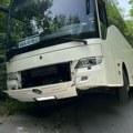 Autobus pun putnika sleteo sa puta! Drama na deonici Kosjerić-Užice: Nadležni izvlače vozilo (foto)