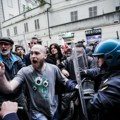 Sukob demonstranata i policije na protestu u Torinu