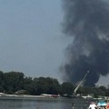 Vatra guta poznati splav na Adi Ciganliji: Na terenu veliki broj vatrogasaca (Video)
