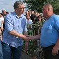 Vučić obišao porodice koje su ostale bez kuća u Bojniku uz prisustvo beogradskih režimskih medija: Država će pomoći 90 posto…