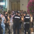 Policija ne interveniše dok naprednjaci napadaju građane: Ali su zato u Beogradu udarali i žene