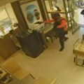 VIDEO: Objavljen snimak kako dvojica srpskih članova "Pink Pantera" pljačkaju zlataru u Grčkoj