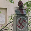 Oskrnavljena bista Sretena Adžića! Vandalizam u parku Fakulteta pedagoških nauka u Jagodini