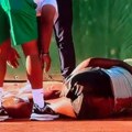Mučne scene na RG: Teniserku u suzama izneli sa meča, otac utrčao na teren kad je video šta se dešava