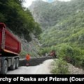 SPC na Kosovu ukazuje na radove u blizini manastira Dečani, opština tvrdi da je reč o radovima na održavanju