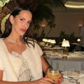 Dijamanti oko vrata i brutalan minić: Poznata Srpkinja uživa kraj milionera: "Rekla sam mu da ne želim ništa ozbiljno"