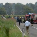 Vojni avion pao na automobil, poginula devojčica (5): Tragedija u Italiji