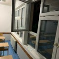 Инцидент на Косову: Поломљени прозори на Основној школи "Браћа Аксић" у Липљану