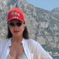 U bikiniju pokazala ravan stomak: Neda Ukraden uskoro puni 75 godina, sad se skinula i ljudi komentarišu da izgleda mnogo mlađe…
