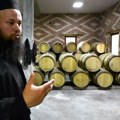 Ovako izgleda manastirska vinarija u Feneku: Nema fabričke "trake", sve se radi punog srca