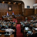 Zasedanje Skupštine bez oštrih govora uz prisustvo opozicije: Smirivanje tenzija na političkoj sceni ili polarizacija?