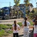 Nestala hladovina i dečji smeh: U naselju Rade Žunić posečeno svo drveće oko igrališta
