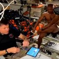 Svemirsko tuširanje: Astronaut postao senzacija nakon ovog snimka, žene "poludele" za njegovim mišićima